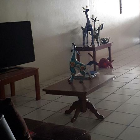 Hotel Alebrijes San Pedro Pochutla Buitenkant foto