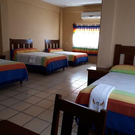 Hotel Alebrijes San Pedro Pochutla Buitenkant foto