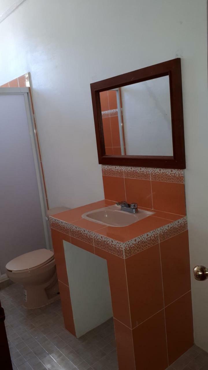 Hotel Alebrijes San Pedro Pochutla Buitenkant foto