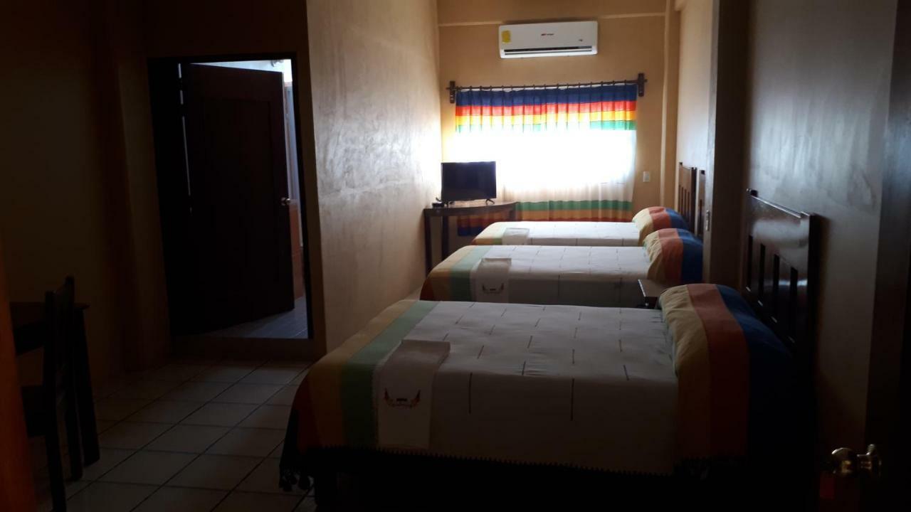 Hotel Alebrijes San Pedro Pochutla Buitenkant foto