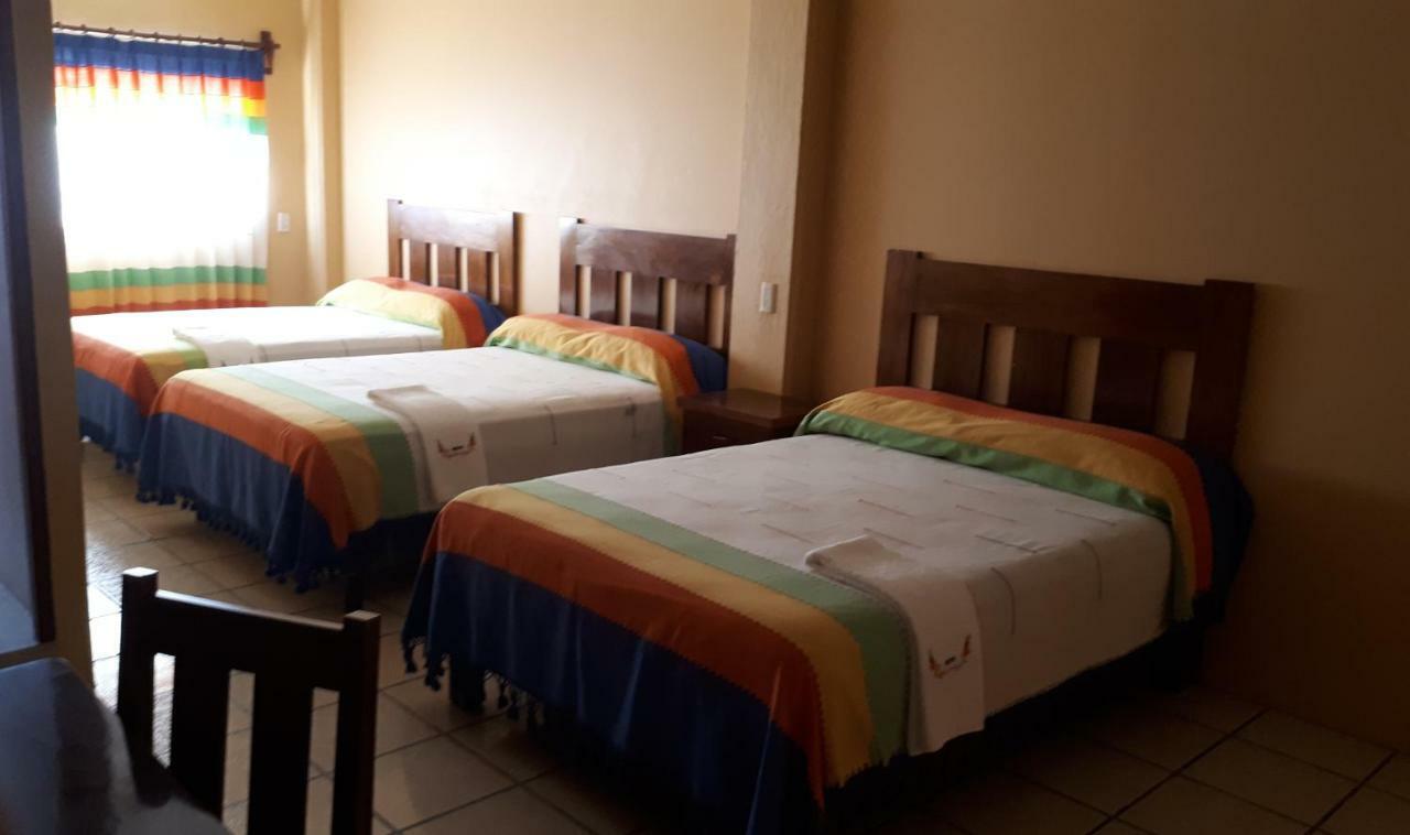 Hotel Alebrijes San Pedro Pochutla Buitenkant foto